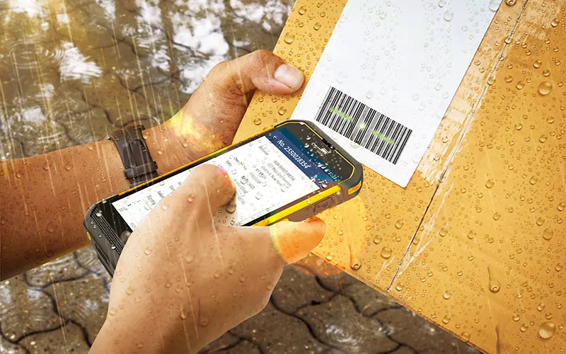 CipherLab RS36 Android touch mobile computer, Wi-Fi + 4G LTE, 2D imager (SE5500) (AS36E4AF4NSG1) – scanning a barcode